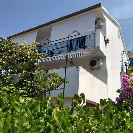 Radja Apartment *