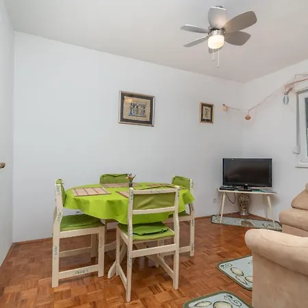 Radja Apartment *